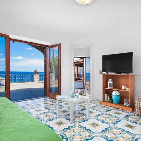 De Vivo Realty - Russo Villa *