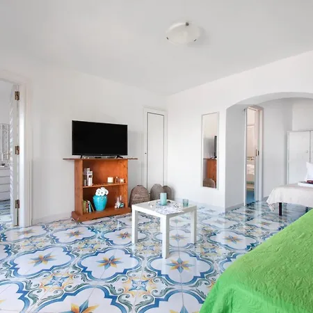 De Vivo Realty - Russo Villa
