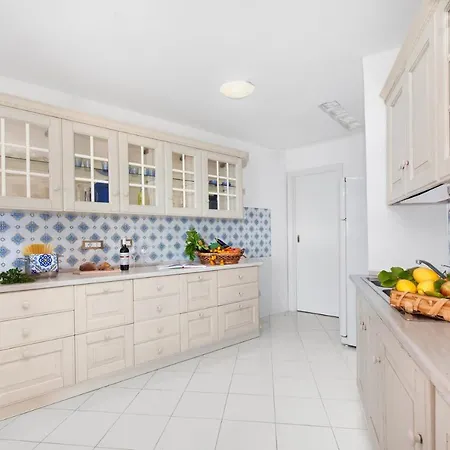 Russo - De Vivo Realty 纳拉诺