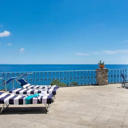 Villa Russo - De Vivo Realty