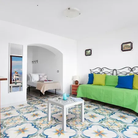 Villa Russo - De Vivo Realty *