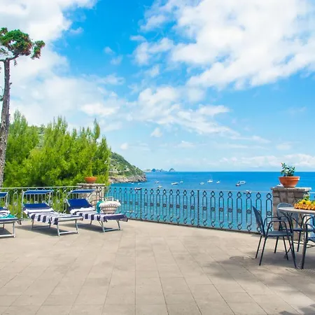 Villa Russo - De Vivo Realty