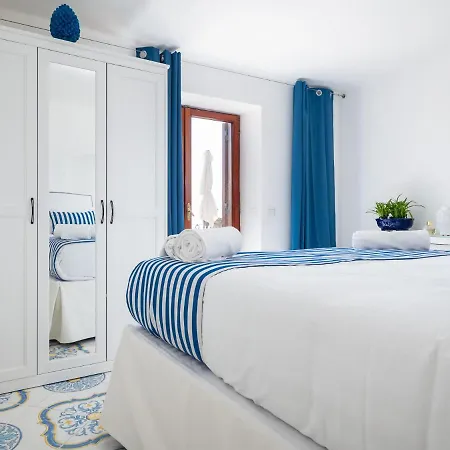 Villa Russo - De Vivo Realty *