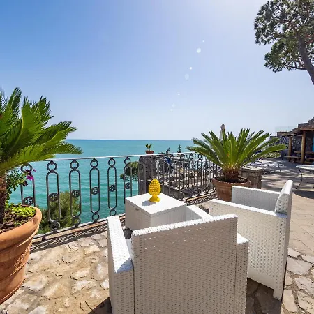 Russo - De Vivo Realty * Nerano