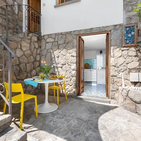 Villa Russo - De Vivo Realty *