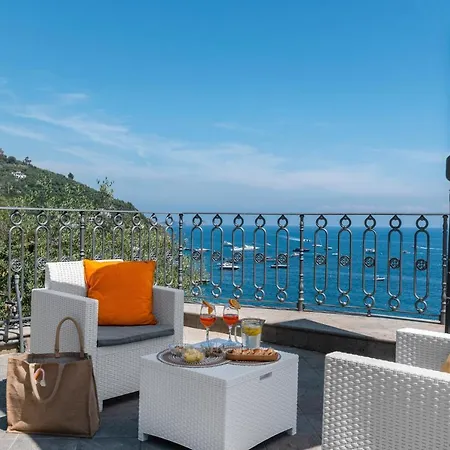 Villa Russo - De Vivo Realty *