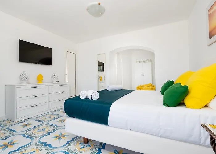 Russo - De Vivo Realty Вилла Нерано